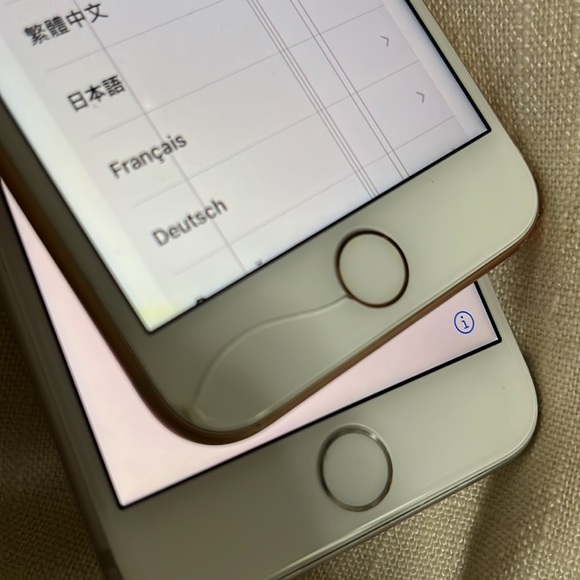 2 x Apple IPhone 8 - Picture 3 of 4